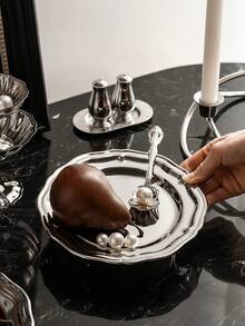 1 đĩa phục vụ kiểu Châu Âu bằng thép không gỉ, nhẹ, sang trọng, cao cấp dùng cho đồ ăn nhẹ, trái cây, tráng miệng trong gia đình. - Bạc - Xem 5