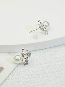 一套女士首饰套装，共3件，包括项链和耳环，仿珍珠蝴蝶造型，镶嵌仿钻，简约优雅可爱浪漫风格，适合派对、节日、庆典、日常佩戴，是完美的生日礼物。 - 白色 - 查看 5