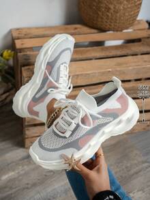 女士透气套脚运动鞋，减震防滑鞋底，适合护士和学生作为时尚休闲跑步鞋穿着，图案设计，四季皆宜的织物鞋面，缓震稳定支撑，无印花休闲厚底运动鞋，尺码 35-43 - 彩色 - 查看 1