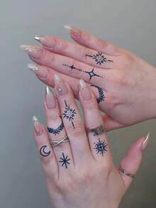 CAT QUEEN ART 30片/4片/3片装半永久手指纹身贴纸，简约精致的星月爱心蝴蝶蜘蛛艺术文字图案，适合作为狂欢节和情人节派对礼物，采用天然植物成分DIY，可用于手指、耳朵、肩膀、脖子、锁骨等部位，临时假纹身，1-2周不褪色，不反光，防水，逼真纹身贴纸。 - 藍色 - 查看 2