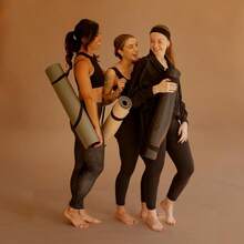 Tapete de Yoga Pro 5 mm - 183 x 68 - Antideslizante en PU y caucho de alta densidad - Soporte y amortiguación para yoga, pilates y entrenamiento en casa - Negro - Ver 4