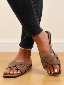 夏季新款时尚平底拖鞋，纯色设计，细带交叉波西米亚风，适合户外、休闲、度假、海滩和室内穿着，棕色平底露趾轻便透气女式拖鞋 - 巧克力棕 - 查看 5