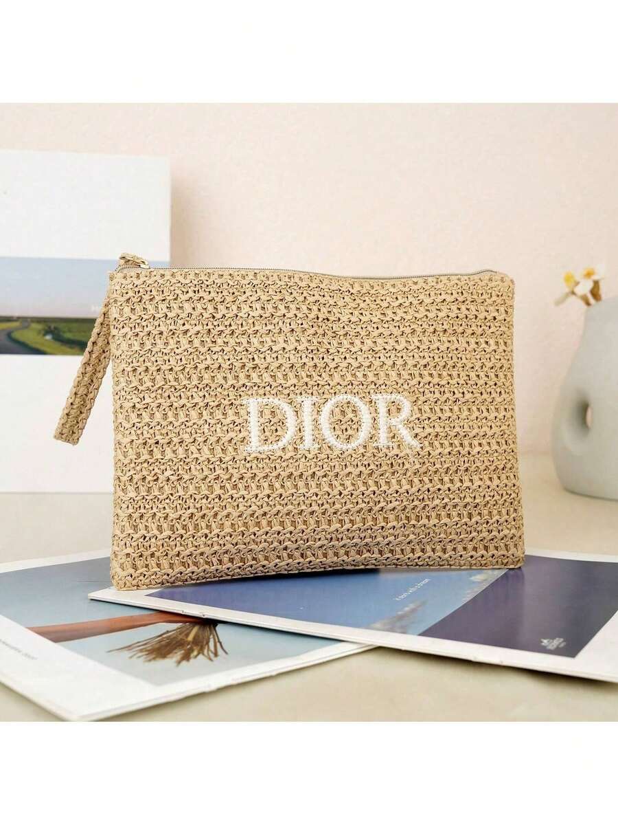 Christian Dior 休闲卡其色编织纹理方形化妆包，3D刺绣字母设计，拉链多功能便携收纳袋，适合春夏度假和通勤。 - 米色 - 查看 1