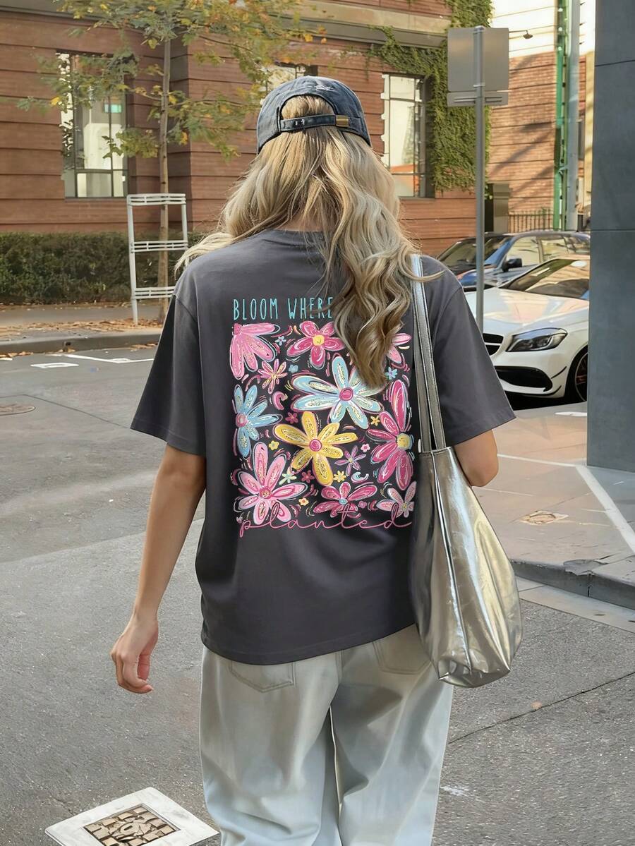 女款寬鬆圓領字母印花T恤，休閒度假風，舒適適合日常與度假穿著，夏季風格