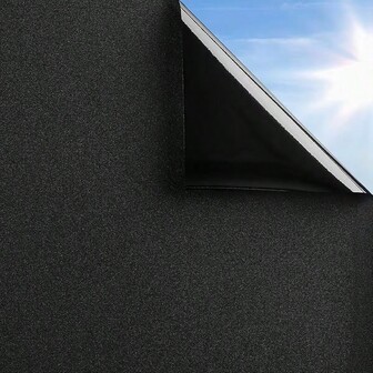 1 rollo de película estática de privacidad y oscurecimiento para ventanas para apoyar el sueño durante el día. Fácil de recortar para adaptarse a diferentes tamaños de ventanas, proporciona una cobertura totalmente a prueba de luz para ventanas, dormitorios, habitaciones y dormitorios. No se requiere perforación, es removible y lavable.