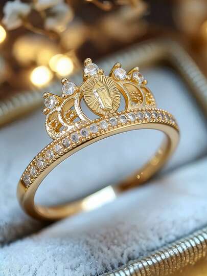 Elegante anillo con forma de corona dorada, incrustado con múltiples piedras de circonita sintética, con un relieve ovalado central de la Virgen María en oro, que irradia un lujoso brillo. Accesorio clásico y afortunado, adecuado para regalos del Día de la Madre, cumpleaños y Navidad, se puede usar para ocasiones formales y uso diario.
