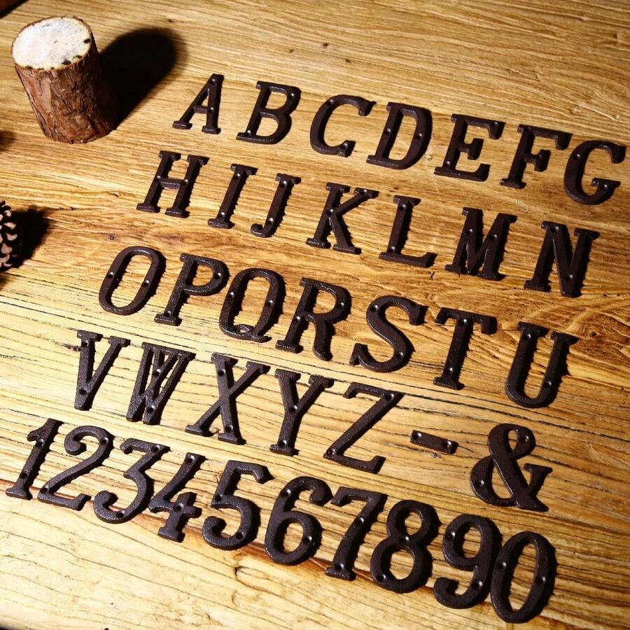 铸铁金属英文字母、数字或符号。可组合成单词、标语、门牌号、邮箱号码牌等。适用于家居装饰、酒吧、咖啡馆和健身房。