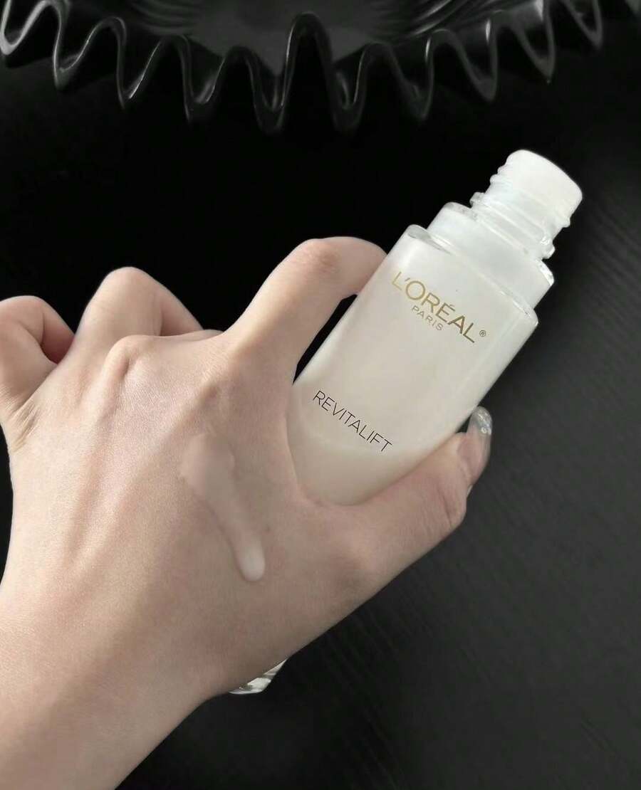 L’Oreal Paris [Travel Size-65ml] L'Oreal Revitalift Clarifying Toner - 65ml - White - View 1