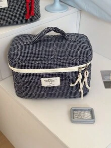 Bộ 1 túi đựng mỹ phẩm chần bông kẻ caro, túi du lịch, túi cầm tay có khóa kéo dùng đựng mỹ phẩm, sản phẩm chăm sóc da, son môi, sơn móng tay, cọ trang điểm, kem dưỡng tay, trang sức, tiền xu, chìa khóa, vật dụng nhỏ. Túi đựng đồ trang điểm, túi đựng mỹ phẩm, túi đựng đồ vệ sinh cá nhân, túi đựng đồ chăm sóc da, túi đựng băng vệ sinh, ví, túi đựng đồ đa năng. Quà tặng cho bạn bè, quà Valentine, quà tặng phù dâu, quà Giáng sinh, quà năm mới, quà tặng mẹ, đồ dùng cần thiết khi đi du lịch, đồ dùng cần thiết khi đi du thuyền, đồ dùng cần thiết cho năm học mới, túi nhỏ, túi đựng mỹ phẩm, đồ dùng du lịch thiết yếu. - Nhiều màu - Xem 2