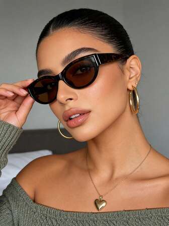 1pc European And American Fashion Classic Casual Oval Small Frame Glasses, Elegant And Beautiful, Suitable For Women To Wear In Various Seasons, Including Halloween, Autumn And Winter, Business And Leisure, Y2K Music Festival, Summer Beach Vacation, Outdoor Travel And Other Occasions. The Casual Cat Eye Frame Design Is Suitable For Occasions Such As Going Out And Returning To School.