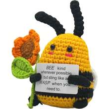 1 Stück Mini Lustiger Biene, 3 Zoll gestrickte Puppe mit Aufmunterungskarte als Geschenk und Partydekoration, süße gehäkelte Bienen Puppe als Geburtstagsgeschenk (Biene mit Sonnenblume)