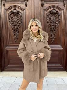معطف نسائي أنيق جديد للخريف/الشتاء بأكمام من فرو اصطناعي وربطة خصر، معطف صوفي أنيق بحزام للخريف/الشتاء، معطف نسائي دافئ من صوف اصطناعي، ياقة فرو كبيرة الحجم مع كابوشون، أكمام طويلة بياقة منسدلة، تصميم ربطة الخصر، أساور من فرو اصطناعي، طراز أنيق مناسب للخريف/الشتاء - كاكي - مشاهدة 7