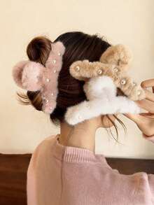1pc Oversized Faux Fur Hair Claw Clip - Fluffy Plush Design, Realistic Look, Suitable For Women, Winter Braided Buns, Birthday Party, Wedding, Daily Wear (Hair Care), Retro Pearl Embedded Fuzzy Hair Clip, Women Fluffy Claw Clip, Voluminous Style, Multi-Clip, Hair Accessory Fashion Hair Clutch Elegant Hair Jaw Clip For Valentine's Day Valentine's Day Accessories Gift - Multicolor - View 2