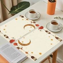 Jogo americano com 4 peças com tema de Ramadã, apresentando estampas minimalistas de lua crescente e lanterna com detalhes de estrelas, ideais para encontros, refeições e decoração de festas. Tamanho: 30x45cm. Perfeito para decoração de casa, decoração de mesa de festas, decoração de estilo campestre, decoração rústica, material lavável e durável. - Multicolorido - Ver 4