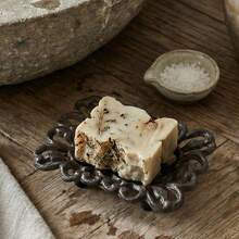 1pc European Minimalist Cast Iron Crafted Vintage Hollow Flower Soap Dish Decor, Home Garden Yard Ornament