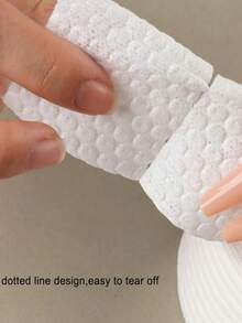 500pcs Lint Free Nail Wipes, 500 Pcs/Roll Non-Woven Fabric Nail Polish Remover Wipes, Super Absorbent Soft Eyelash Extension Glue Cleaning Wipes Manicure Salon Supplies - White - View 4