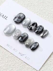 A Set Of 10 Oval-Shaped Light Gray-Eye High-End Handmade Nails With And Moon Patterns, Elegantly And Exquisitely Designed.Of Gold Is Also A Highlight!Overall Style Is Mature And Fashionable, Making It Very Easy To Pair With Any Manicure.Parties, Dates, And Everyday Wear. - 灰色 - 查看 12