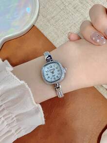 Fashionable French Creative Square Watch, Minimalist Dial Design With Metal Strap, Women's Quartz Wristwatch, Unique And Suitable For Daily Wear Or As A Holiday Gift - Silver - View 3