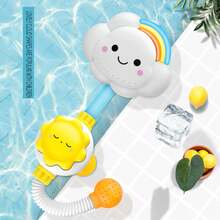 婴儿云朵喷水玩具，压力云朵喷水玩具，趣味玩具，莲花头可自由旋转，吸盘设计，无需充电，可增加宝宝洗澡的乐趣，适合18个月以上的宝宝使用。