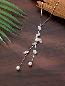 1件优雅女士金属全镶钻叶子流苏珍珠吊坠长项链，适合日常佩戴或派对场合