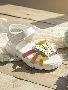 1双儿童夏季凉鞋，饰有可爱花朵，露趾设计，配有方便的魔术贴绑带，轻便透气，适合户外活动