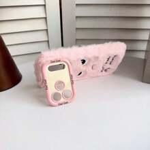 适用于苹果17/16/15/14/13/12/11 Pro Max的粉色毛绒手机壳，“别碰我的手机”字样，愤怒表情刺绣，带防摔镜头支架 - 粉色 - 查看 6