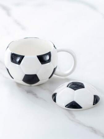 1 st kreativ fotbollsmugg i keramisk design, minimalistisk dekorativ vattenmugg, lämplig för heminredning, köksdekorationer och entrédekorationer, bordsdekorationer. Perfekt för fotbollsfans att samla på sig, alla hjärtans dag-presenter till pojkvännen.