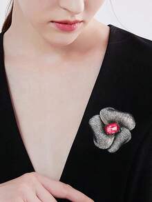 Vintage Elegant Floral Brooch, Luxurious Crystal Petal Brooch Pin, Fashion Accessory For Suit, Coat, Jacket - Flowers - View 3