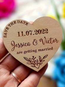 Imanes de corazón de madera personalizados para boda, etiquetas personalizadas de estilo rústico beige para novia y novio, etiquetas personalizables para novia y novio, tarjetas de lugar de estilo rústico - Multicolor - Ver 3