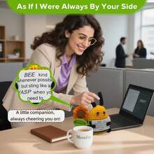 1 Stück Mini Lustiger Biene, 3 Zoll gestrickte Puppe mit Aufmunterungskarte als Geschenk und Partydekoration, süße gehäkelte Bienen Puppe als Geburtstagsgeschenk (Biene mit Sonnenblume)