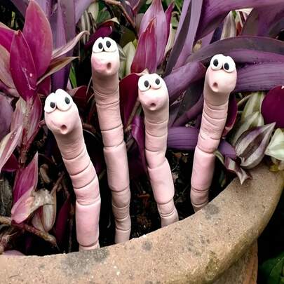 可爱渴水虫植物装饰 - 硅胶树脂花园庭院配件，带有“喝我”标志，无需电池，适用于室内/室外植物，万圣节主题，经典风格，花园装饰，趣味设计，经久耐用，花园摆件，户外花园装饰，万圣节装饰，花园配件，大型花园装饰品