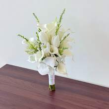 Buquê de flores brancas para noiva, ideal para casamentos, cerimônias de casamento, fotos de noivado e outras ocasiões especiais. Perfeito para fotos de noivado e damas de honra. Também é uma ótima opção para decoração de casa no Dia dos Namorados. - Branco - Ver 4
