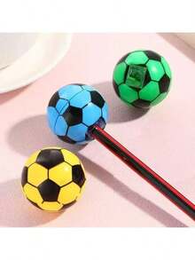 3 Peças Apontador de Lápis com Formato de Bola de Futebol em Cores Aleatórias | Design de Desenho Animado | Design Fofo e Divertido | Material Durável de Alta Qualidade | Fácil de Usar e Limpar | Adequado para Estudantes e Crianças | Presente Pequeno Perfeito para Amigos, Colegas de Classe e Família - Ideal para Ano Novo e Dia dos Namorados - Multicolorido - Visão 9