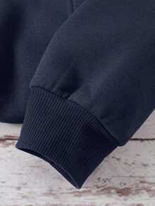 青少年男孩“意大利脑腐烂趣味数字67”图案套头卫衣，保暖舒适，内衬保暖层，适合秋冬季节穿着，适合活泼男孩日常穿着、街头服饰和校园装扮。 - 藏蓝色 - 查看 7