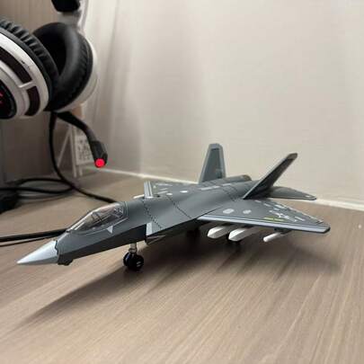 Modelo de ensamblaje del avión J-35 - Kit de modelo de plástico (empaque de bolsa OPP) - Material de plástico | Decoración de escritorio coleccionable / Adecuado para coleccionistas y regalos festivos / Adecuado para exhibición de escritorio / Colección de adultos / Decoración de escritorio / Artículo decorativo para el escritorio de la oficina