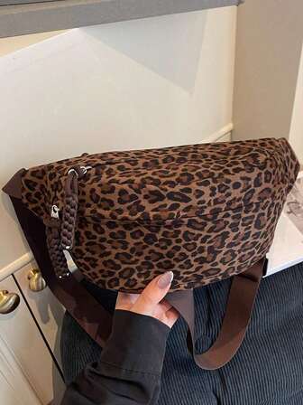 女士时尚豹纹胸包，多口袋设计方便收纳，可调节肩带，适合休闲、工作、通勤、旅行等场合。