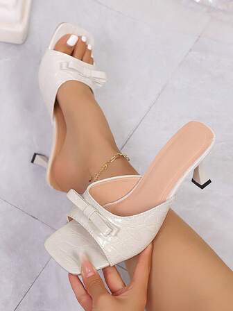 Damen Sommer Neue Mode Schwarz & Weiß Glänzend Krokodil Prägung Schleife Offene Zehe Komfortable Vielseitige Geeignet für Arbeit, Pendeln, Ausgehen, Date, Dinner Party Quadratische Zehenkappe Stiletto High Heel Sandalen