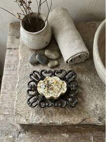 1pc European Minimalist Cast Iron Crafted Vintage Hollow Flower Soap Dish Decor, Home Garden Yard Ornament