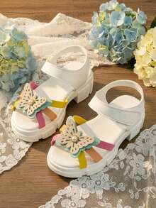 1双儿童夏季凉鞋，饰有可爱花朵，露趾设计，配有方便的魔术贴绑带，轻便透气，适合户外活动
