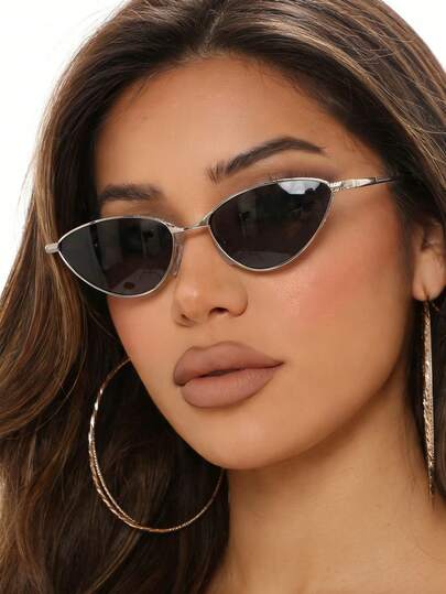 1 Pair Women's Silver Cat Eye Metal Frame Retro Small Frame Fashion Stylish Street Snap Personalized Glasses