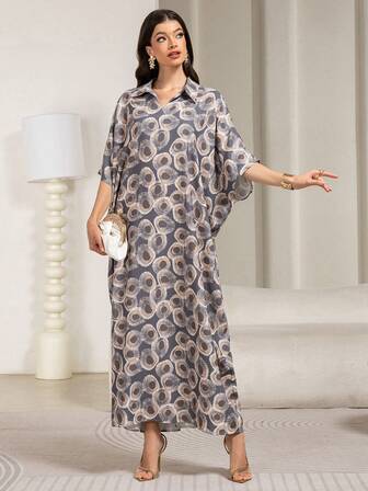 一件印花V领梭织连衣裙，适合办公室、居家、日常穿着，春夏秋季皆宜。