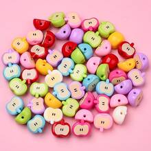 10颗16*18mm亚克力3D红色苹果形珠子，色彩鲜艳，设计可爱，适合制作手链、项链、发带、DIY耳环、手机挂绳、钥匙扣和其他配饰，是绝佳的礼品。