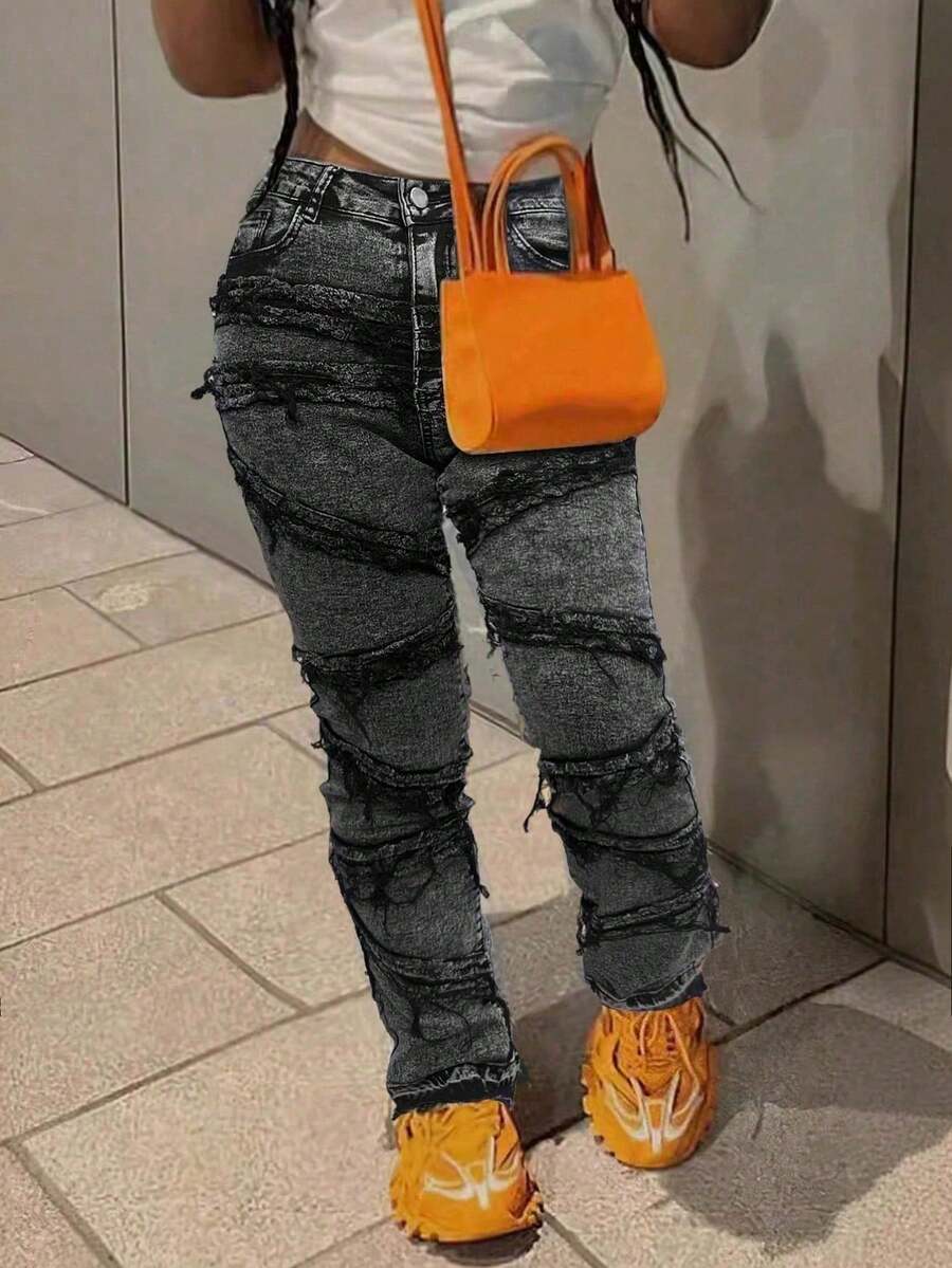 Quần jeans phong cách đường phố Y2K thập niên 90, túi xéo, chất liệu co giãn cao cấp, rách rưới, phối nhiều mảnh vải và tua rua, thích hợp cho lễ hội, kỳ nghỉ, mùa thu, dành cho nữ. - Hoa Chiên Đen - Xem 1