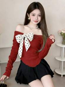 一款适合春秋季穿着的女士修身上衣。日常穿着、约会、作为长袖上衣或新年甜美女孩装扮都非常理想。 - 紅 - 查看 3