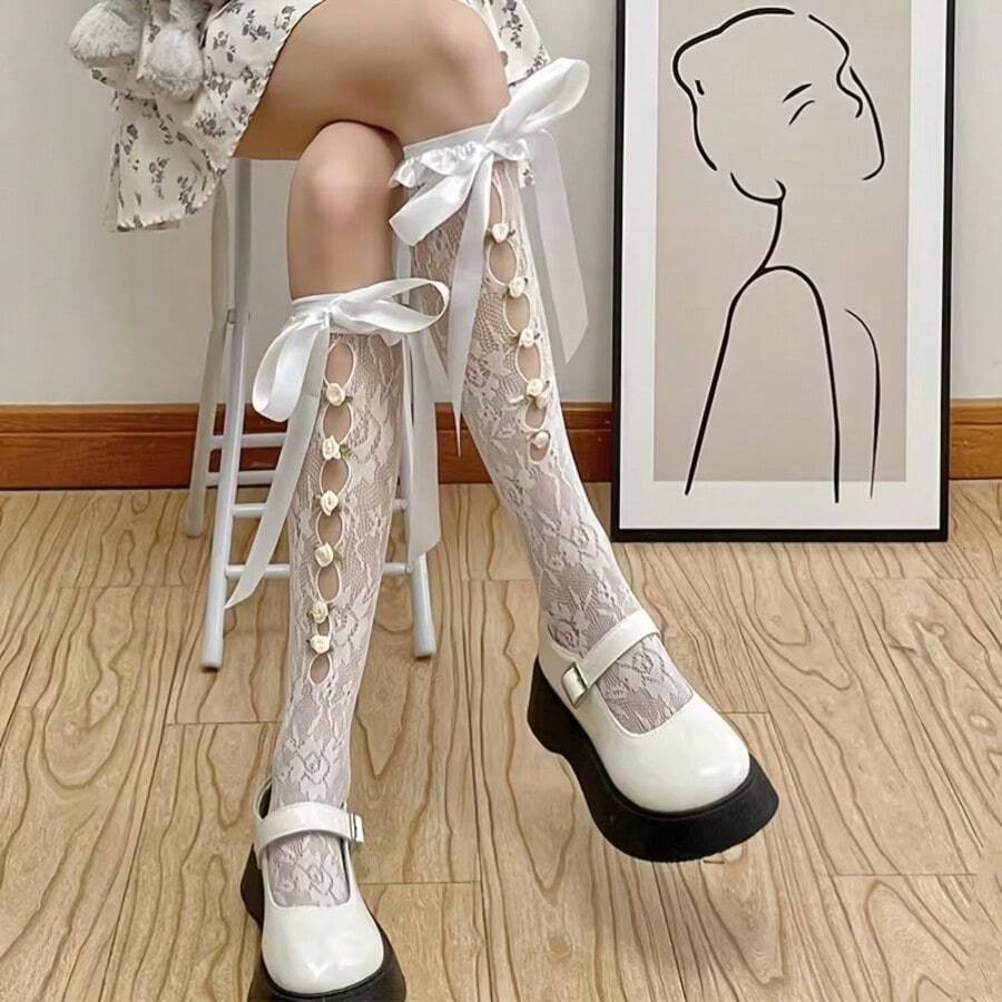 1双可爱女童白色蕾丝边过膝袜，带蝴蝶结和花朵图案 - 镂空渔网袜，非常适合约会之夜和惊喜礼物 - 彩色 - 查看 1