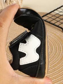 1 Pair Boys' Solid Color PU Hook And Loop Design Flat Casual Versatile Toddler Sports Shoes, Suitable For Spring - Black - View 7