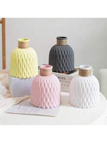 1个简约实用塑料花瓶，人造花展示花瓶，日常家居装饰和桌面收纳，适用于干花或人造花，可放置于桌子或架子上。