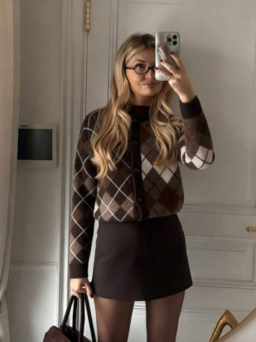 Áo khoác cardigan dài tay cài một hàng khuy kiểu dáng casual họa tiết hình thoi mới của Camellia dành cho nữ mùa Thu/Đông, thích hợp cho kỳ nghỉ. - Be - Xem 1