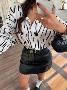 EARO 时尚女士长袖黑白抽象图案衬衫，休闲宽松版型上衣，春夏必备单品 - 黑與白 - 查看 6