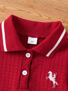 2件組男孩休閒學院風馬刺繡短袖 Polo 衫與短褲套裝，修身版型，夏季度假與戶外穿搭 - 紅色 - 查看 3